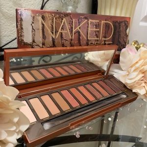 NEW~Naked Heat Eyeshadow Palette
URBAN DECAY
✨⭐️🌟𝐻𝑂𝑆𝑇 𝑃𝐼𝐶𝐾𝐸𝐷🌟⭐️✨